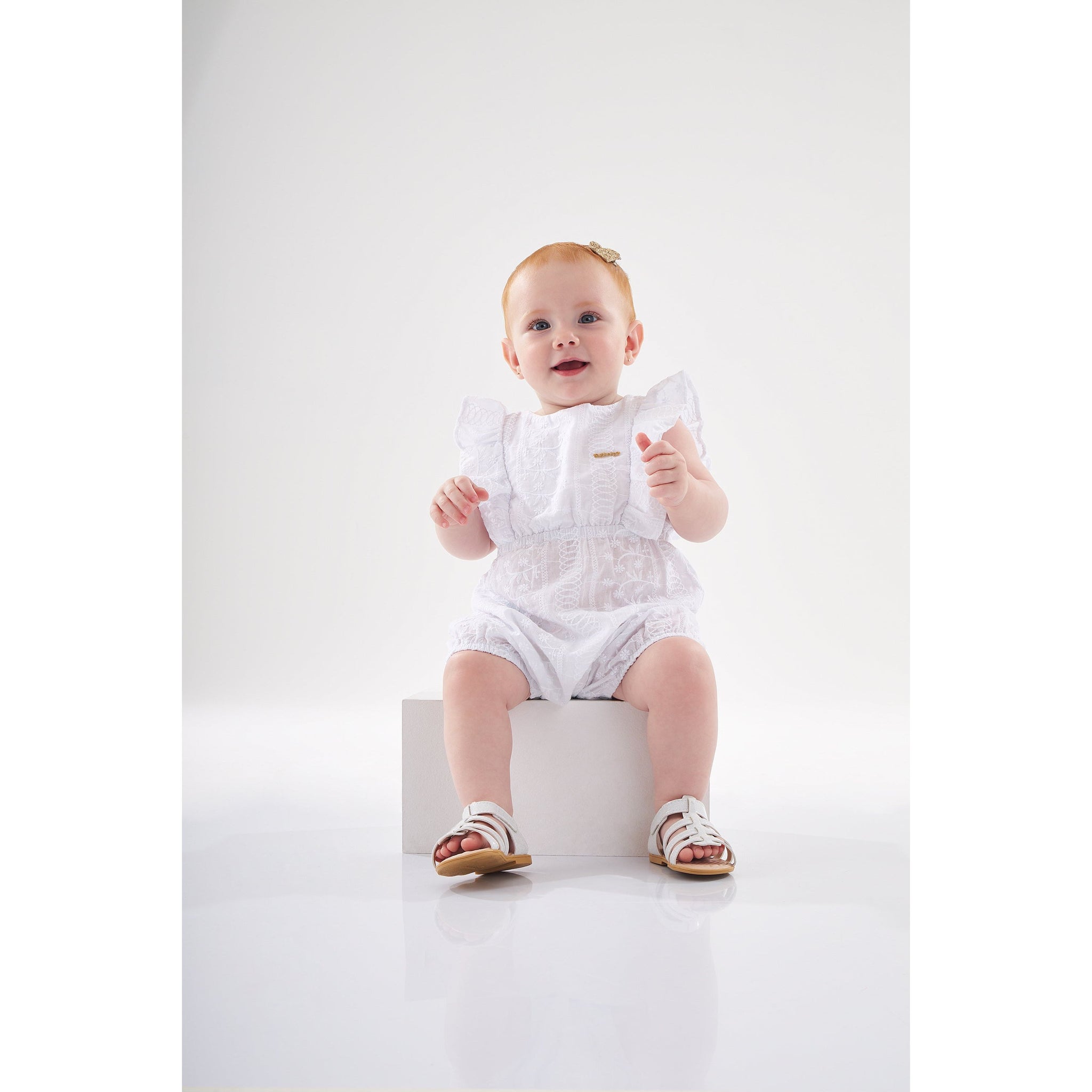 White bubble PEEK A BOO