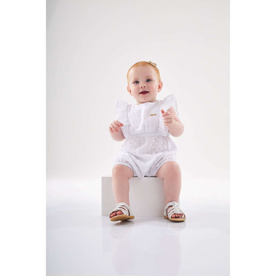 White bubble PEEK A BOO