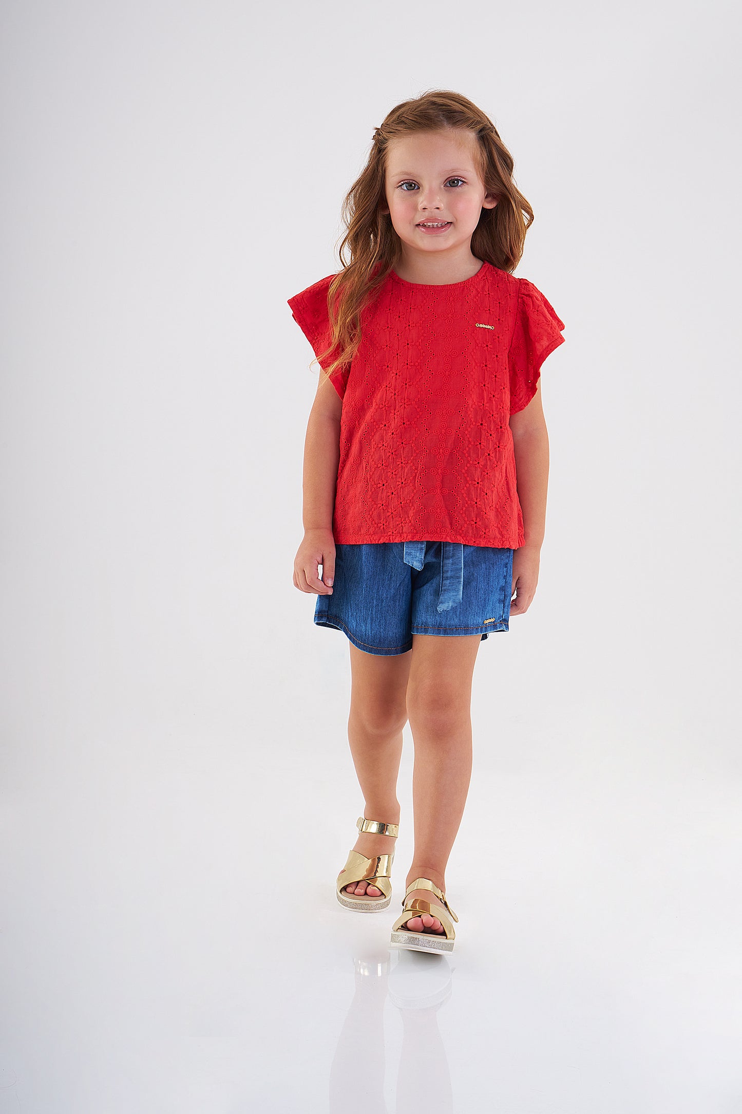 red laise shirt